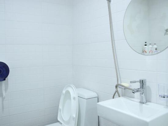 Ekonomy Hotel Gumi Εξωτερικό φωτογραφία