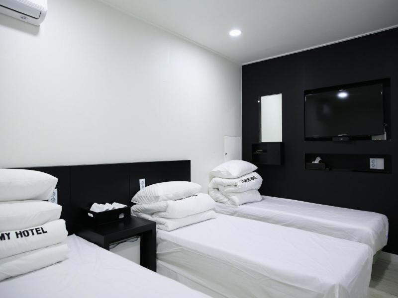 Ekonomy Hotel Gumi Εξωτερικό φωτογραφία