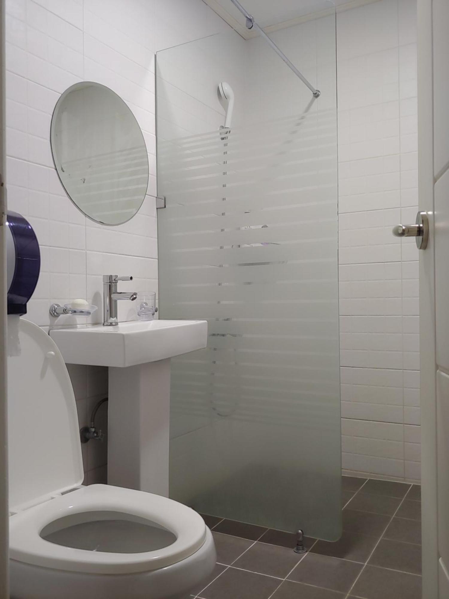 Ekonomy Hotel Gumi Εξωτερικό φωτογραφία