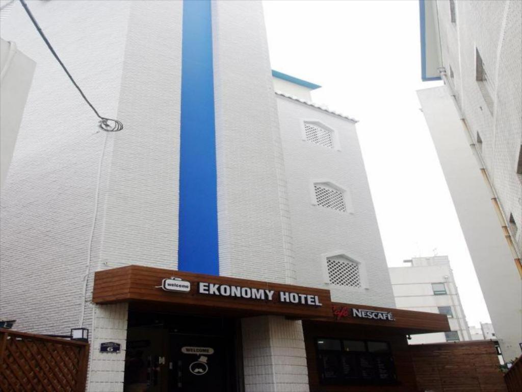 Ekonomy Hotel Gumi Εξωτερικό φωτογραφία