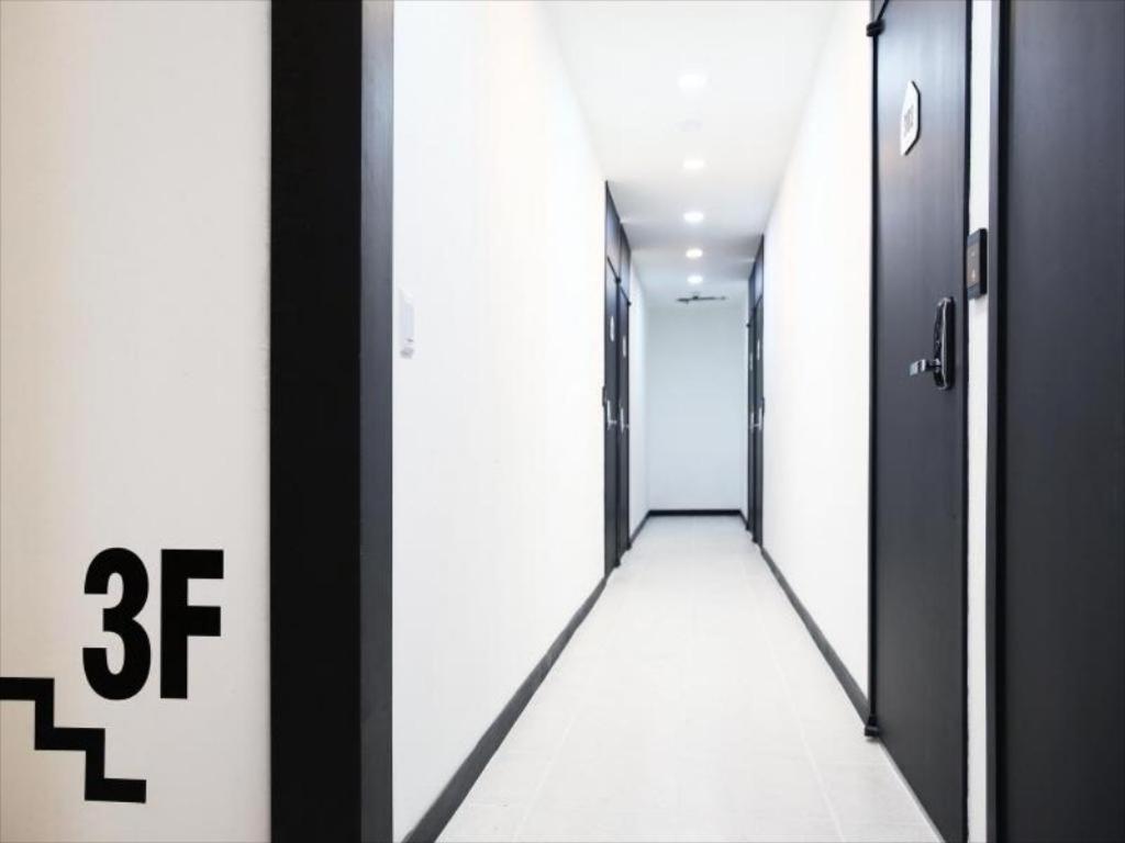 Ekonomy Hotel Gumi Εξωτερικό φωτογραφία