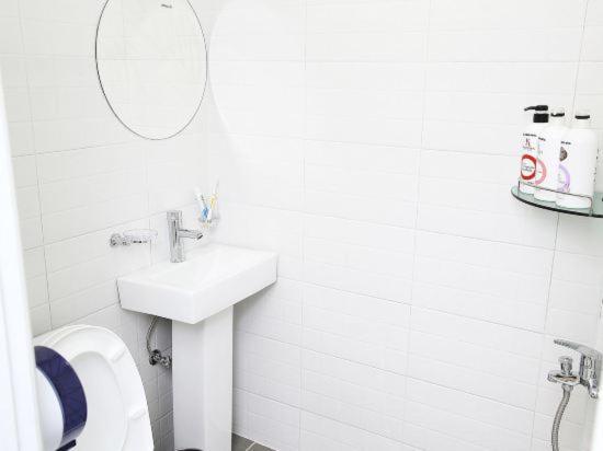 Ekonomy Hotel Gumi Εξωτερικό φωτογραφία