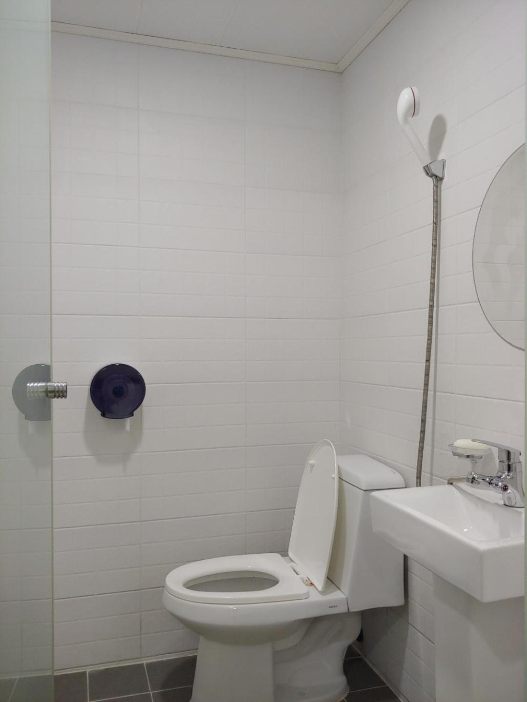 Ekonomy Hotel Gumi Εξωτερικό φωτογραφία