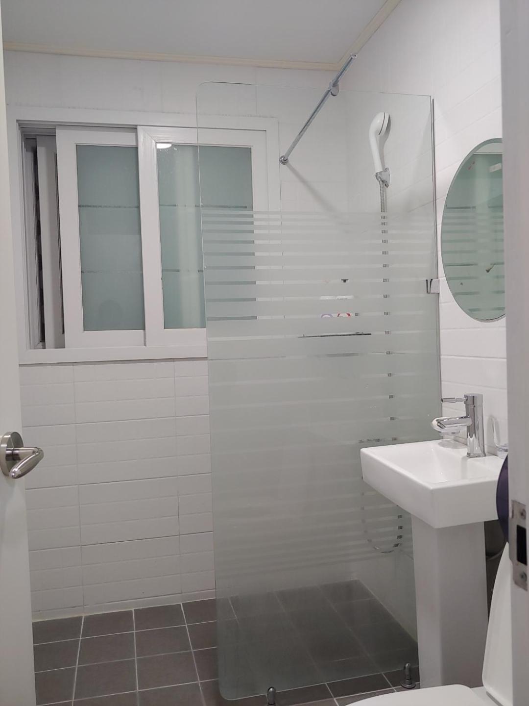 Ekonomy Hotel Gumi Εξωτερικό φωτογραφία