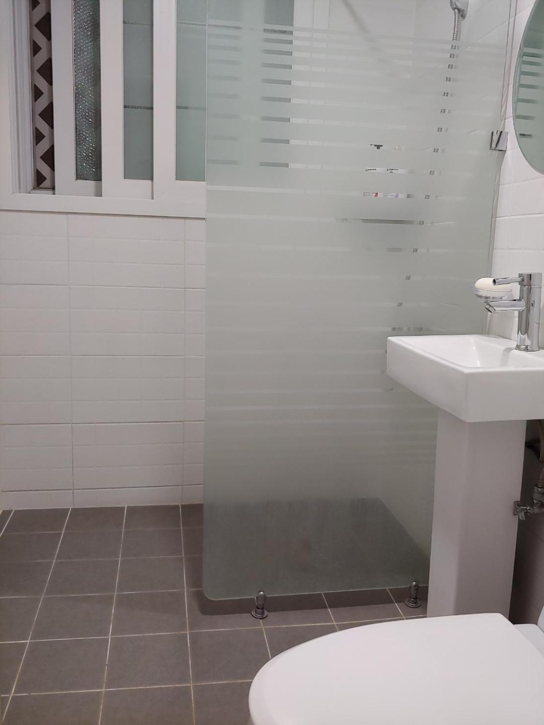 Ekonomy Hotel Gumi Εξωτερικό φωτογραφία